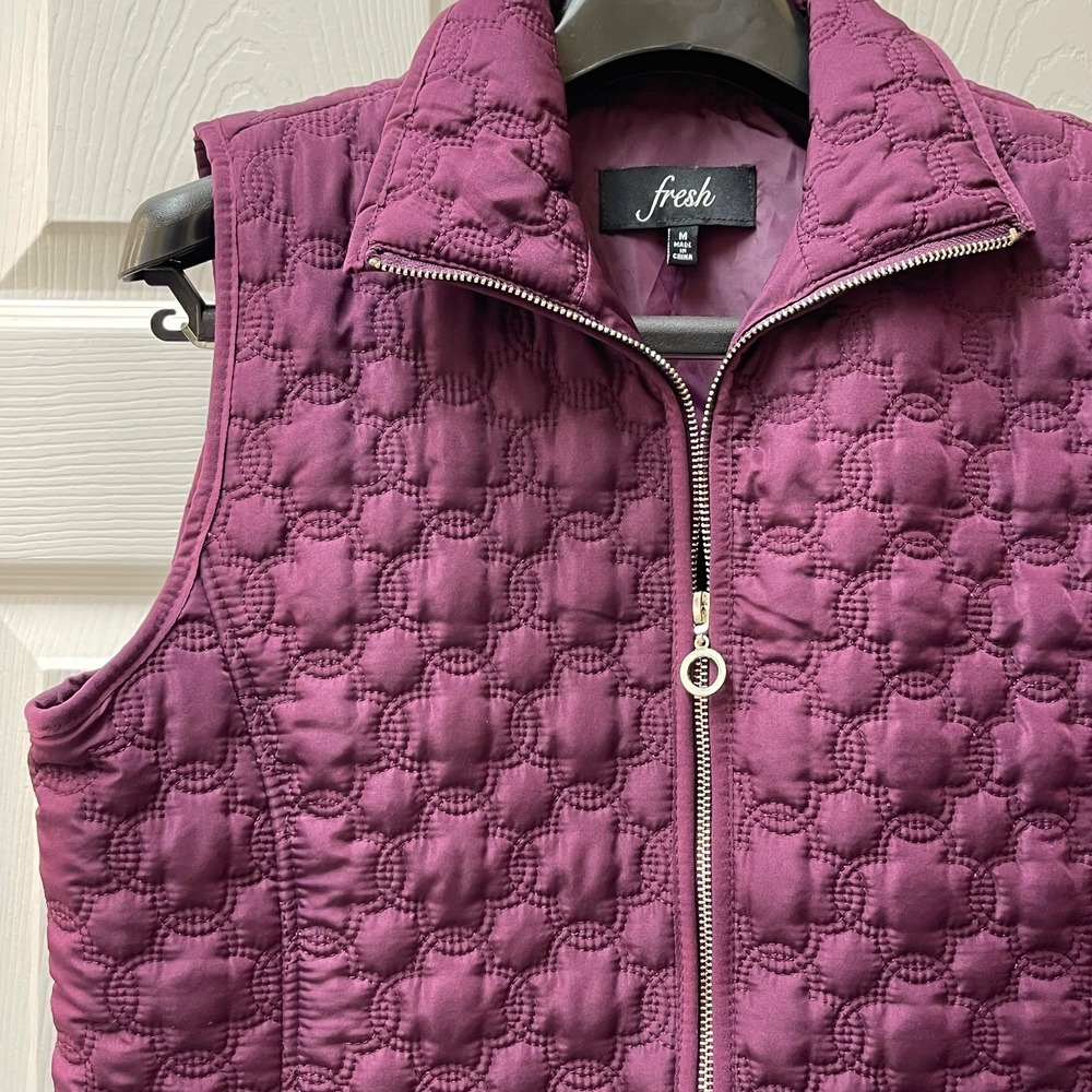 Fresh Women's Medium Purple Patterned‎ Quilted Zip Up Vest Lined Contoured